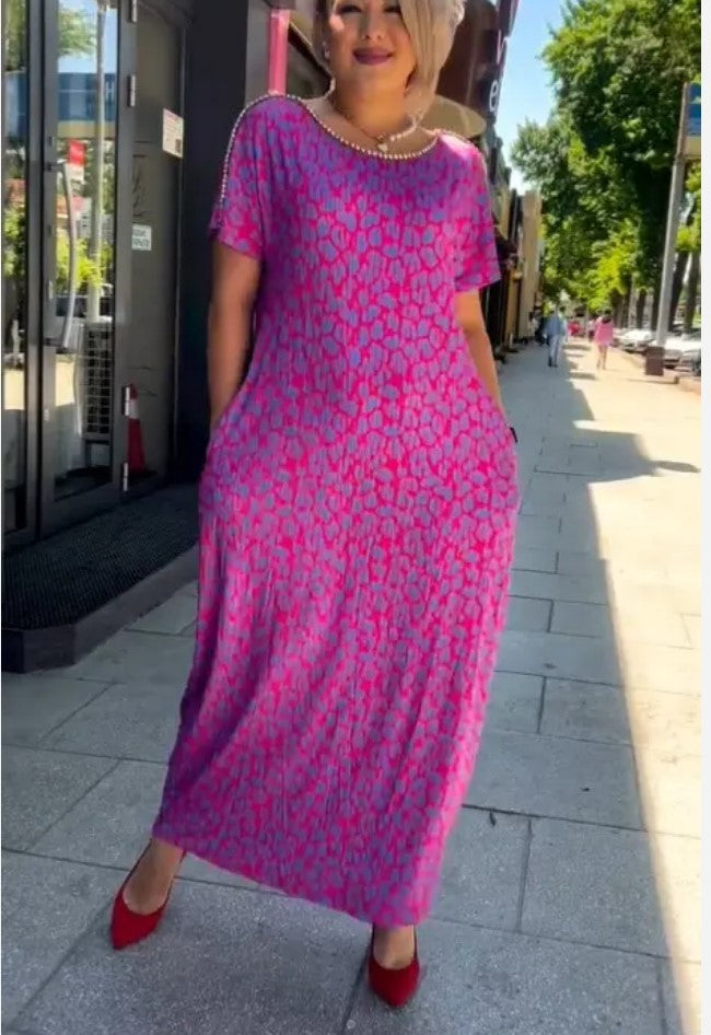 Leni | Rosa und lila Kleid mit floralem Muster und Diamant-Ausschnitt