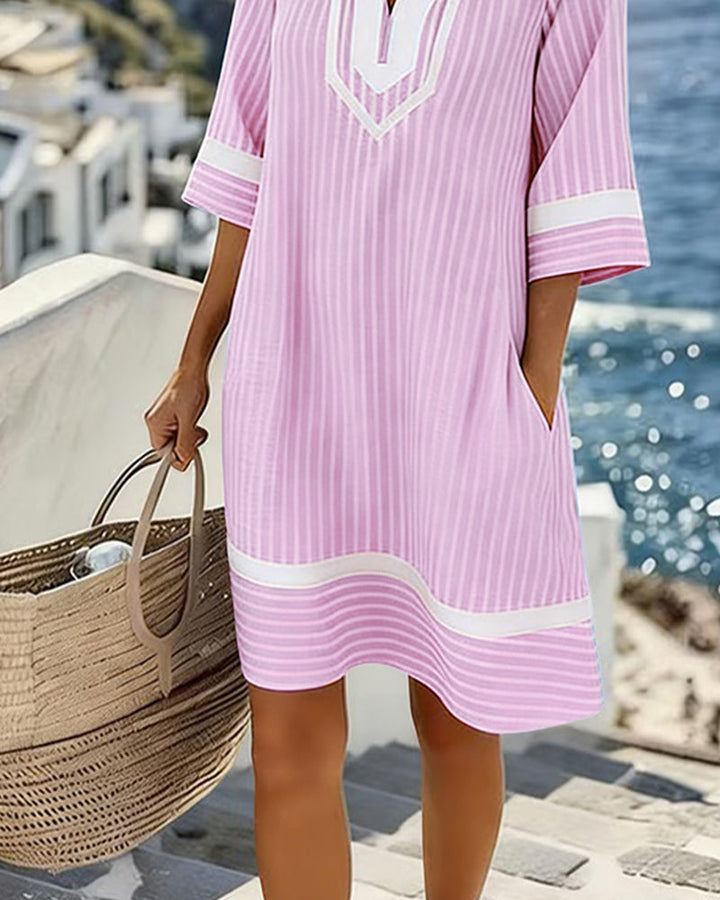 Fifer | Kurzärmeliges gestreiftes Kleid mit V-Ausschnitt