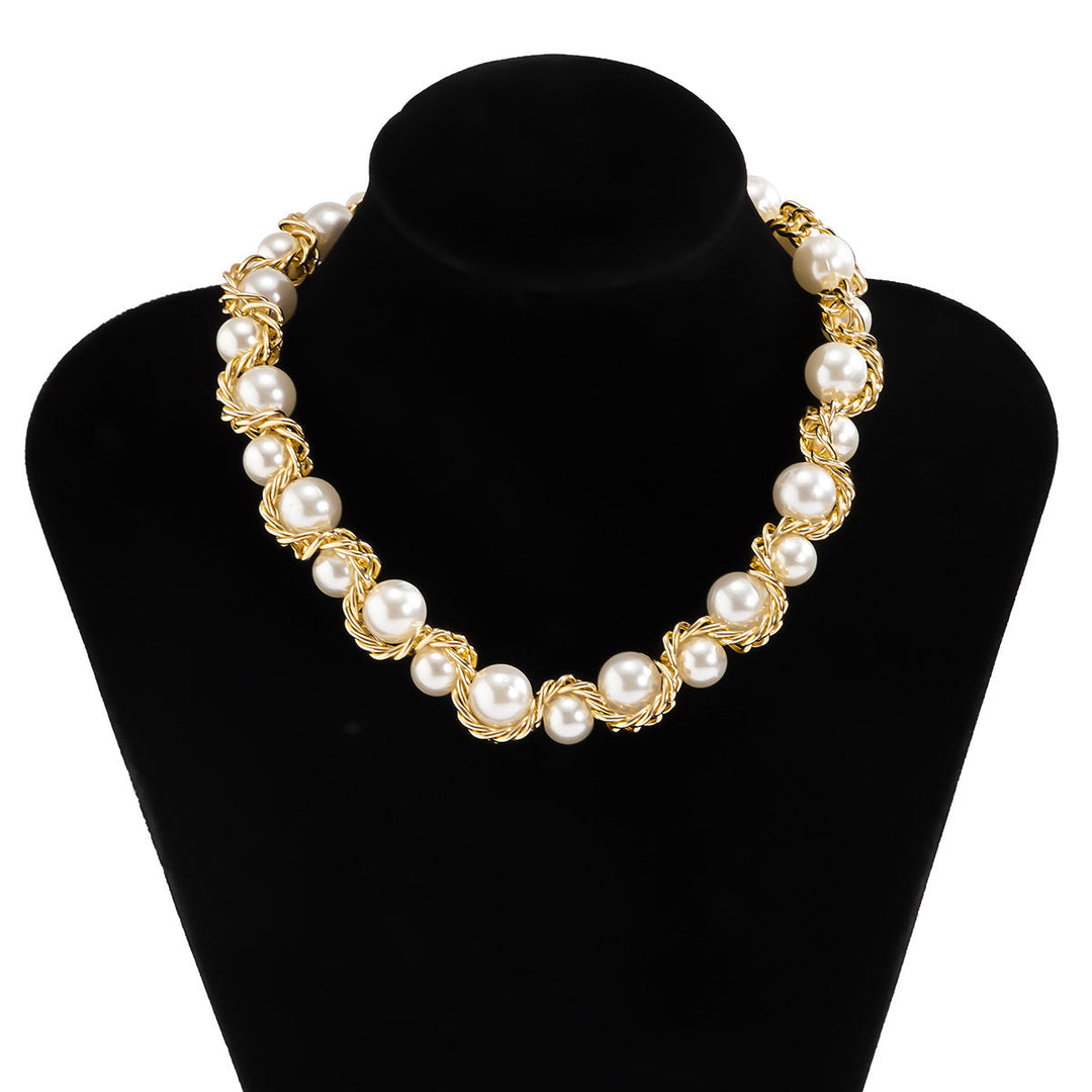 Corinne | Perlenhalskette mit verwobener goldener Kette