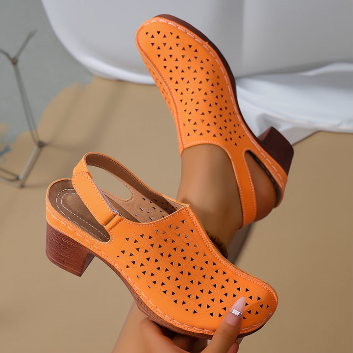 Korae | Absatzsandalen mit verstellbaren Riemen und durchbrochenem Design