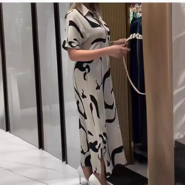 Jolira | Elegantes tailliertes Kleid mit unregelmäßigem Muster