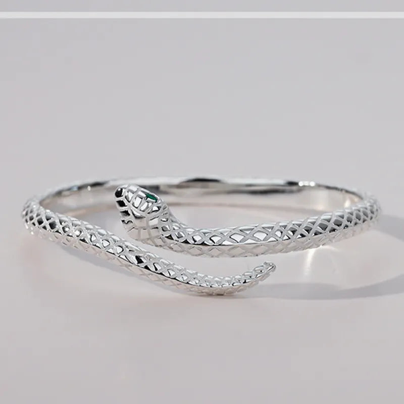 Cynthia | Brazalete de Serpiente con Diseño Vintage y Estilo Elegante