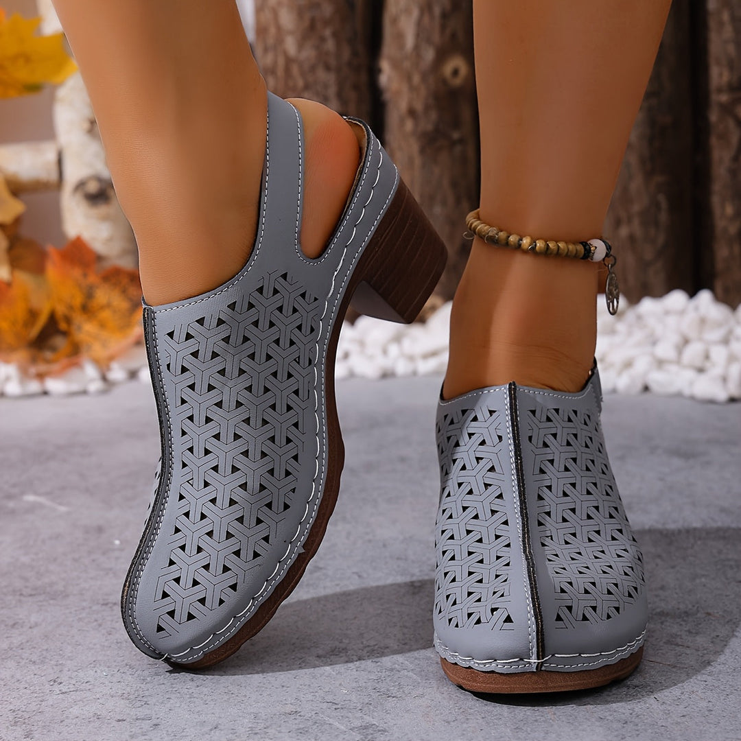 Korae | Absatzsandalen mit verstellbaren Riemen und durchbrochenem Design
