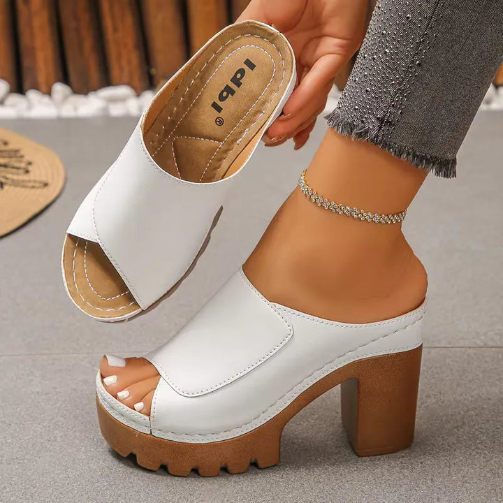 Felicity | Bequeme Sandalen mit Reliefdetails