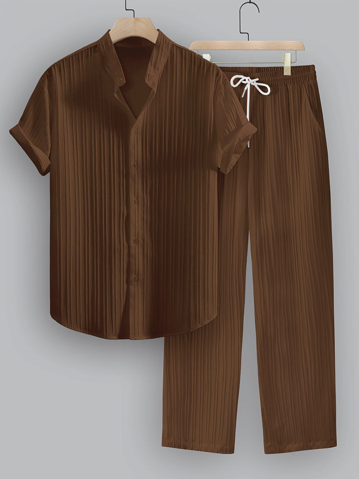 Kavaroq | Sommeroutfit für Herren mit Mao-Kragenhemd und Hose mit Kordelzug