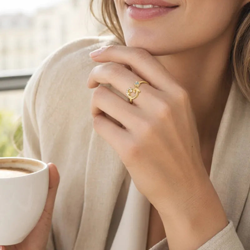Miranda | Verstellbarer Ring mit Glänzender Initiale