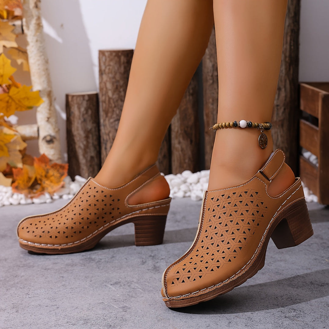 Korae | Absatzsandalen mit verstellbaren Riemen und durchbrochenem Design