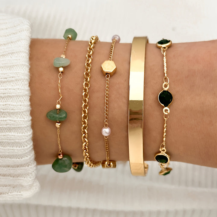 Aethique | Set aus 5 Bohemian-Armbändern mit grünen Steinen und Vintage-Details