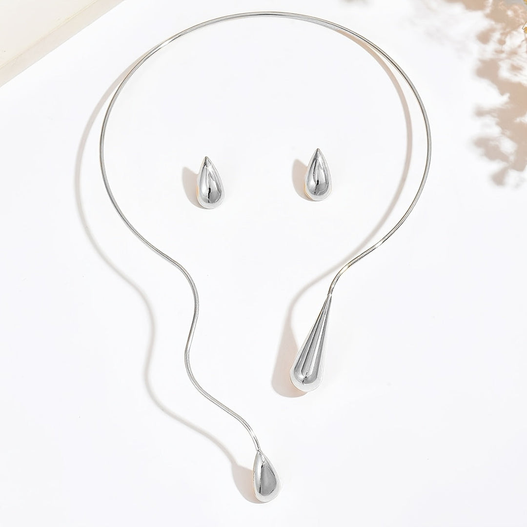 Taliah | Set Eleganter Halskette und Ohrringe mit Asymmetrischem Tropfen-Design