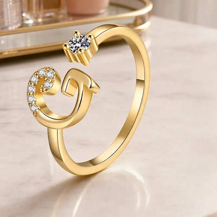 Miranda | Verstellbarer Ring mit Glänzender Initiale