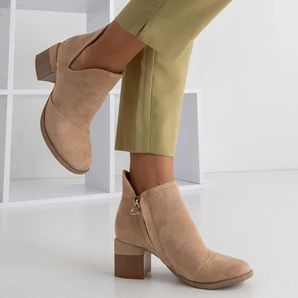Danielle | Stiefeletten mit Blockabsatz und seitlichen Cut-outs