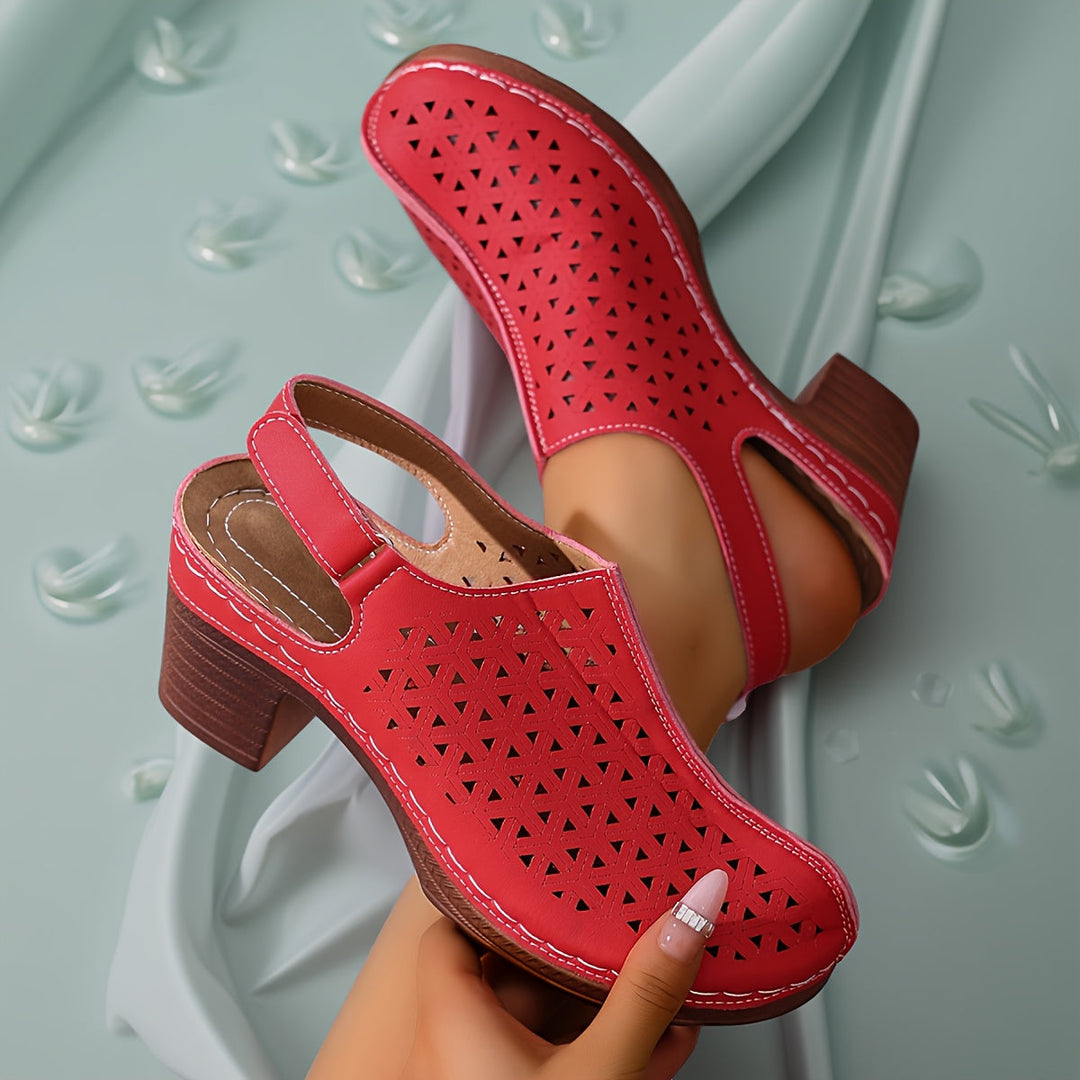 Korae | Absatzsandalen mit verstellbaren Riemen und durchbrochenem Design