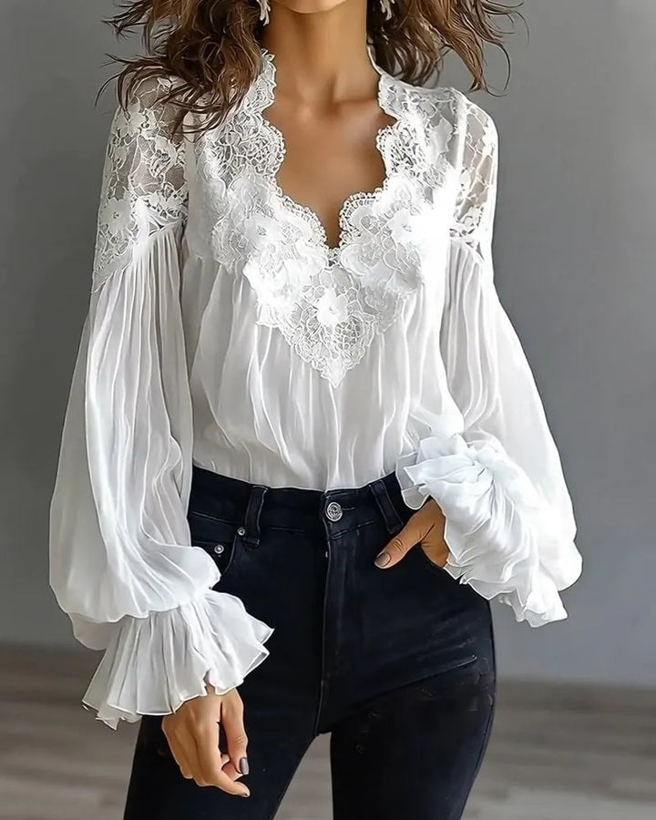 Margaret | Bluse mit V-Ausschnitt und Spitzendetails