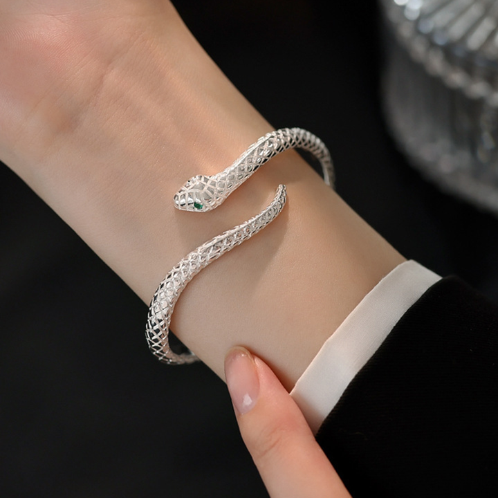 Cynthia | Brazalete de Serpiente con Diseño Vintage y Estilo Elegante
