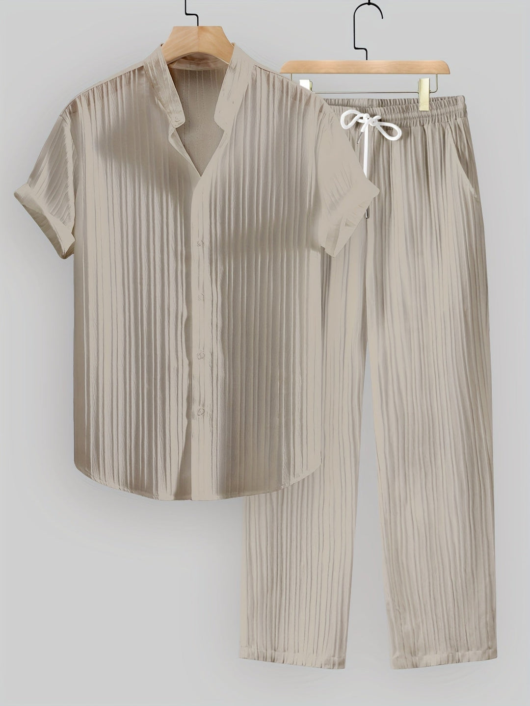 Kavaroq | Sommeroutfit für Herren mit Mao-Kragenhemd und Hose mit Kordelzug
