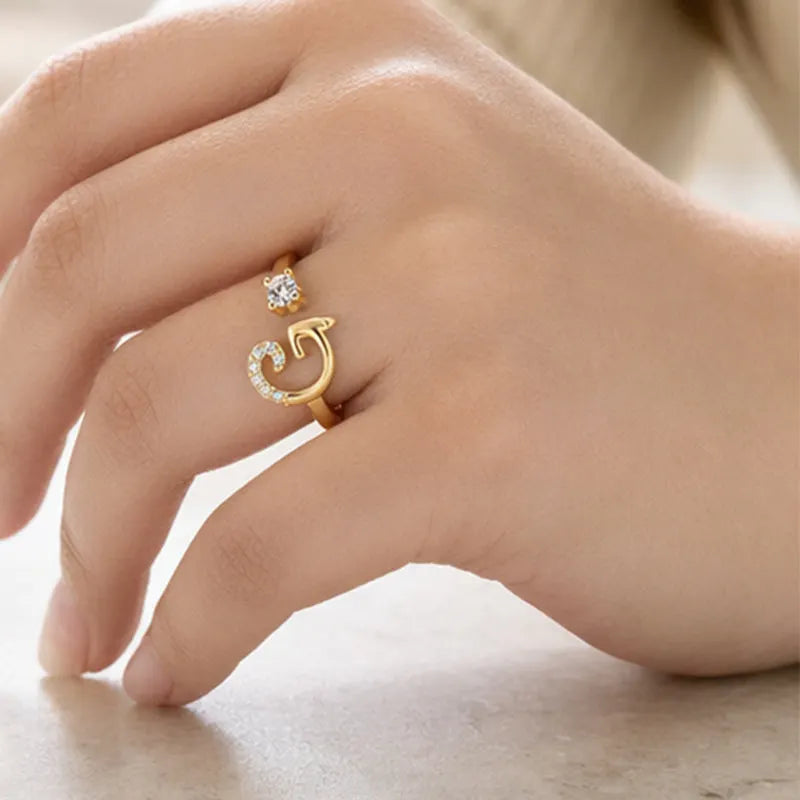 Miranda | Verstellbarer Ring mit Glänzender Initiale