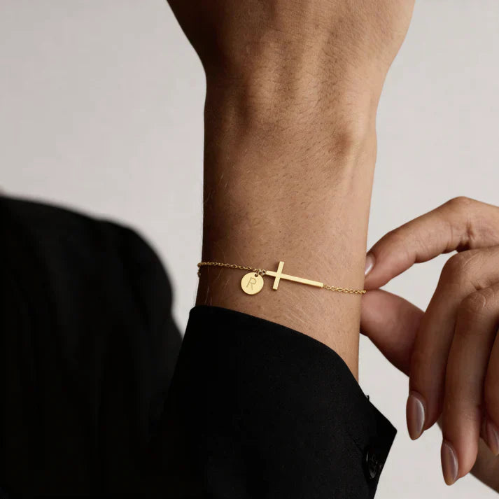 Elodryn | Personalisiertes Kreuz und Initialien Armband