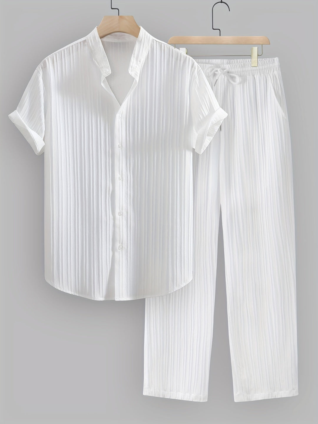 Kavaroq | Sommeroutfit für Herren mit Mao-Kragenhemd und Hose mit Kordelzug