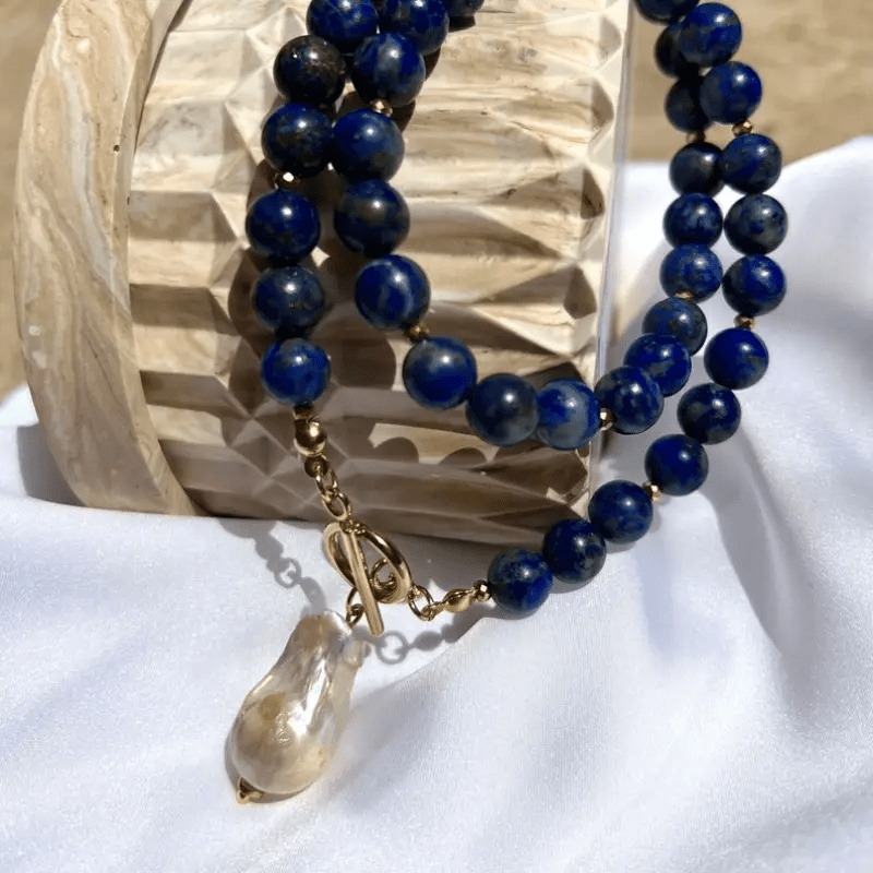 Havento | Barock-Boho-Halskette mit Perlen und Marineblauen Details