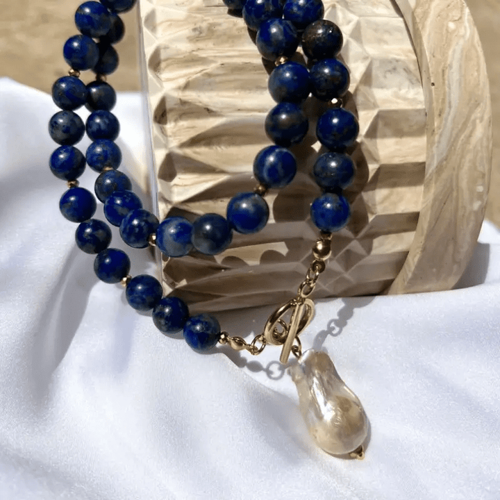 Havento | Barock-Boho-Halskette mit Perlen und Marineblauen Details