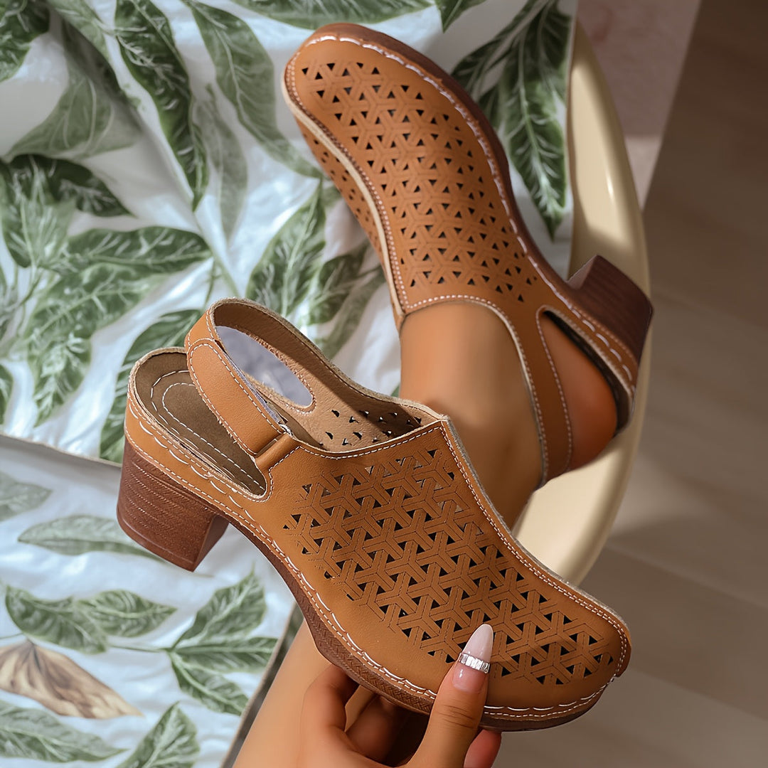 Korae | Absatzsandalen mit verstellbaren Riemen und durchbrochenem Design