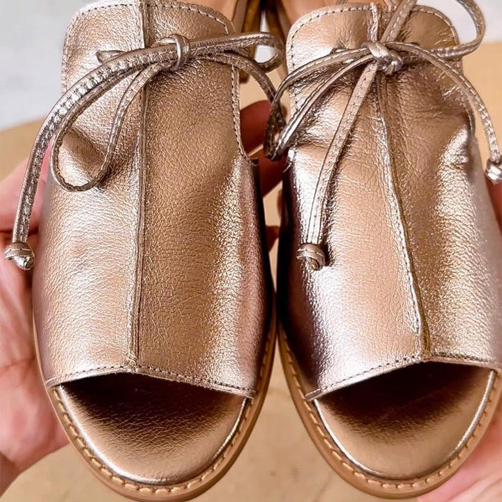 Kylie | Ledersandalen mit verstellbarer Schleife