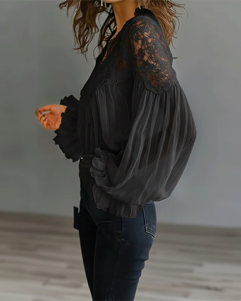 Margaret | Bluse mit V-Ausschnitt und Spitzendetails