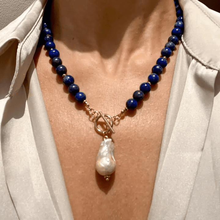 Havento | Barock-Boho-Halskette mit Perlen und Marineblauen Details