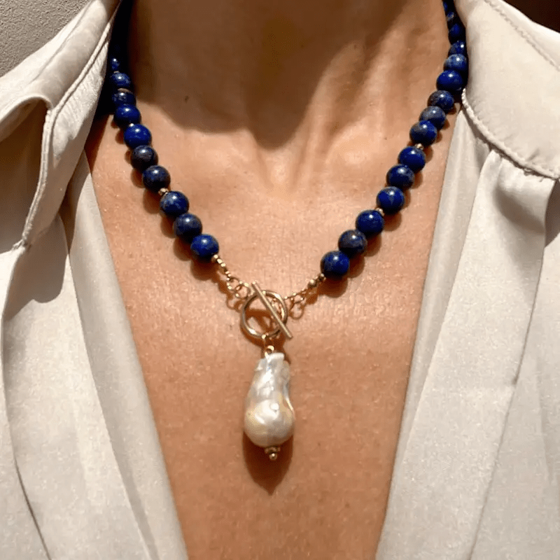 Havento | Barock-Boho-Halskette mit Perlen und Marineblauen Details