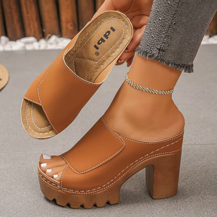 Felicity | Bequeme Sandalen mit Reliefdetails