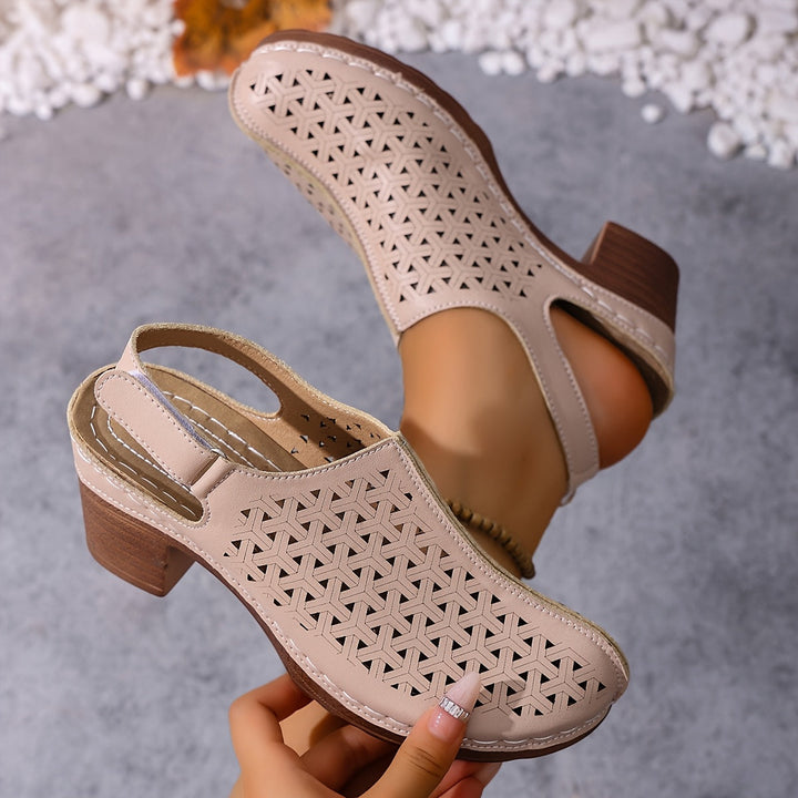 Korae | Absatzsandalen mit verstellbaren Riemen und durchbrochenem Design
