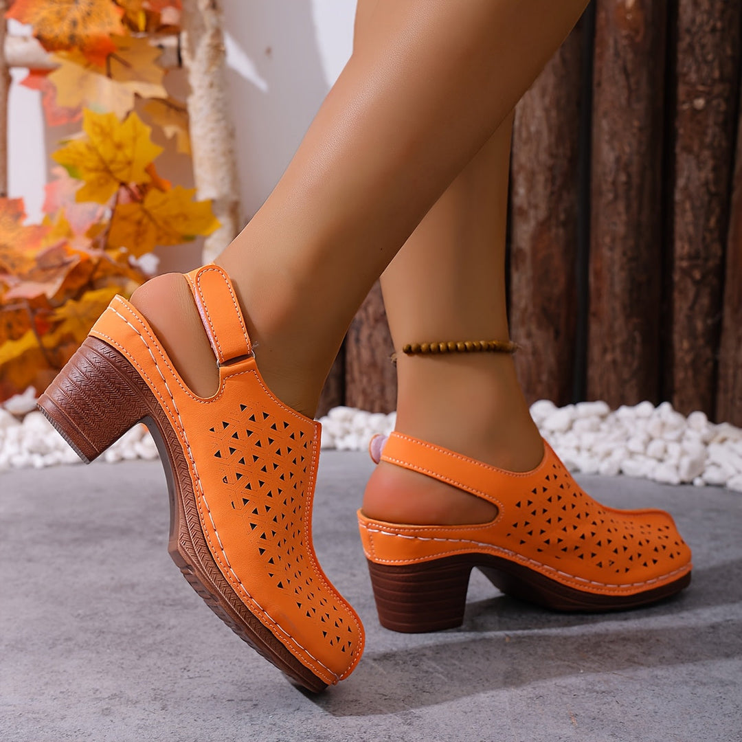 Korae | Absatzsandalen mit verstellbaren Riemen und durchbrochenem Design