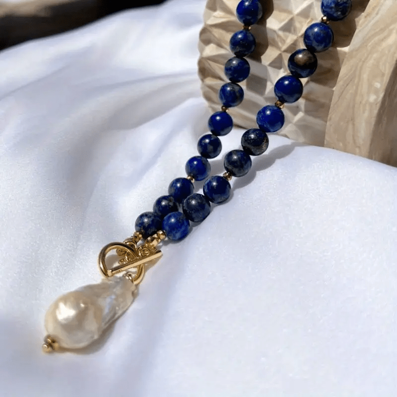 Havento | Barock-Boho-Halskette mit Perlen und Marineblauen Details