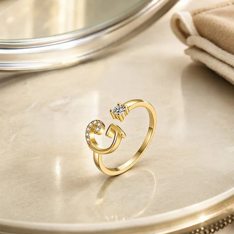 Miranda | Verstellbarer Ring mit Glänzender Initiale