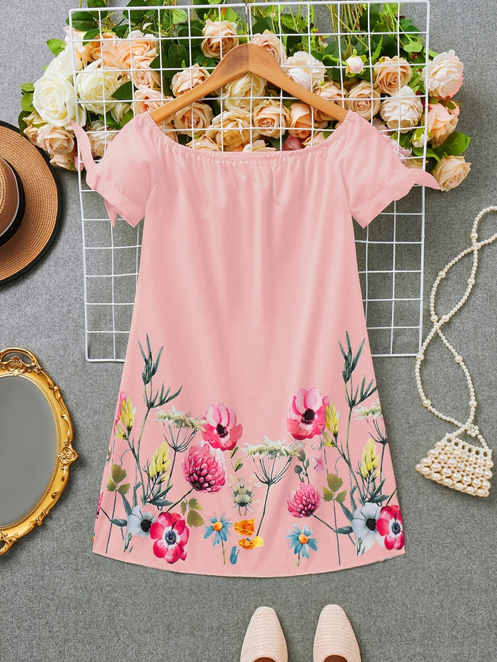 Viviana | Ein Kleid mit Blumenmuster und Schleifendekoration