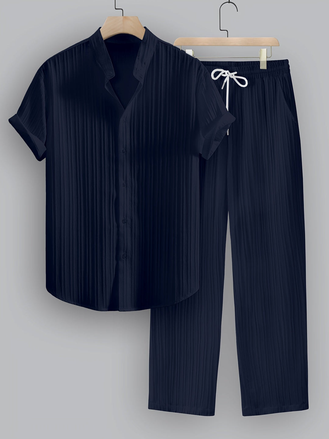 Kavaroq | Sommeroutfit für Herren mit Mao-Kragenhemd und Hose mit Kordelzug