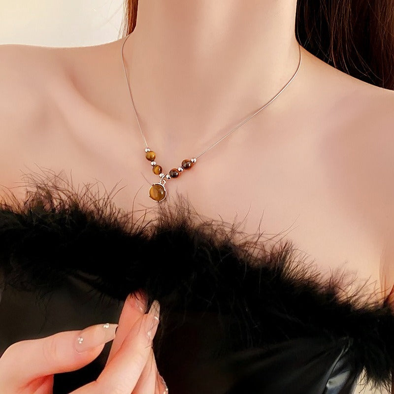 Lucia | Tigerauge Halskette mit Rundanhänger und zeitloser Eleganz