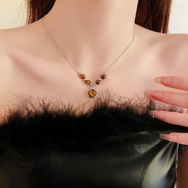Lucia | Tigerauge Halskette mit Rundanhänger und zeitloser Eleganz