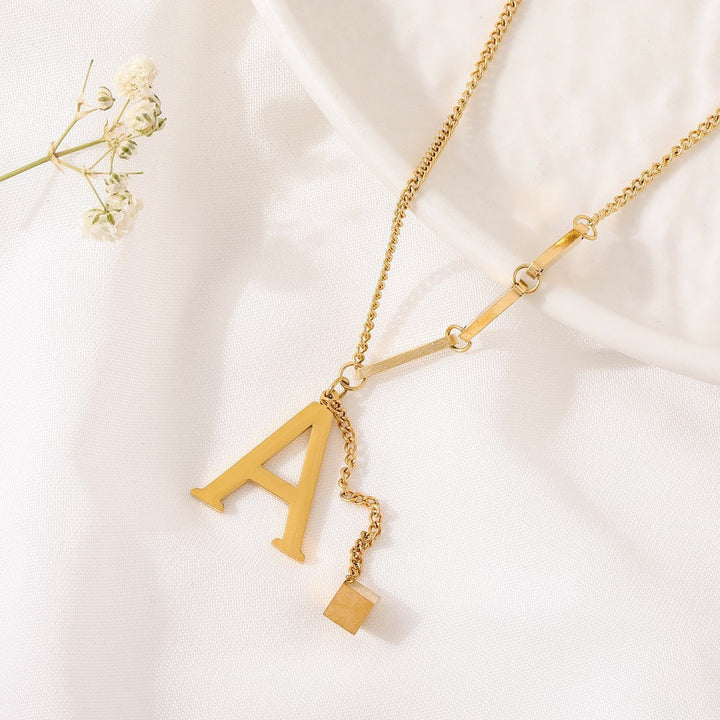 Blakely | Halskette mit personalisiertem Anfangsbuchstaben in elegantem Finish