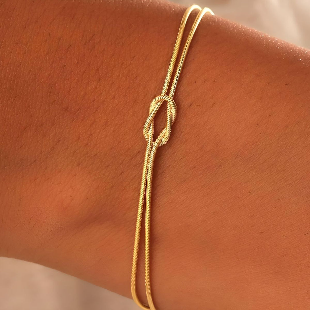 Coravanté | Personalisierbares Knotenarmband mit elegantem Touch
