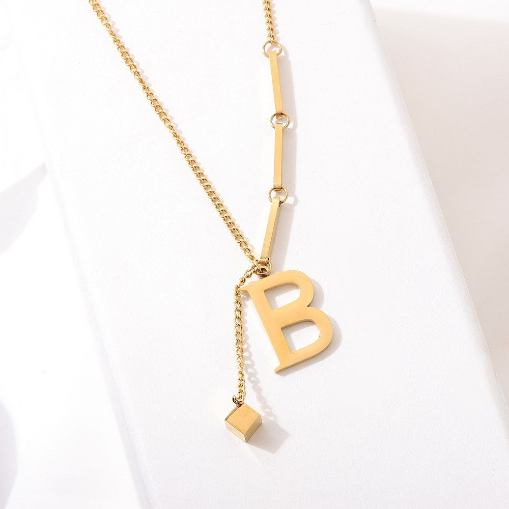 Blakely | Halskette mit personalisiertem Anfangsbuchstaben in elegantem Finish