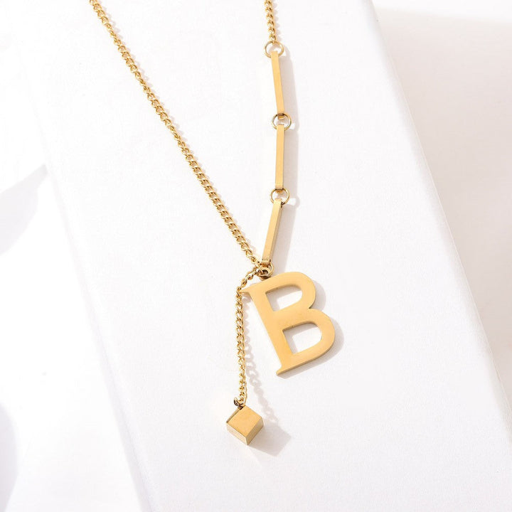 Blakely | Halskette mit personalisiertem Anfangsbuchstaben in elegantem Finish