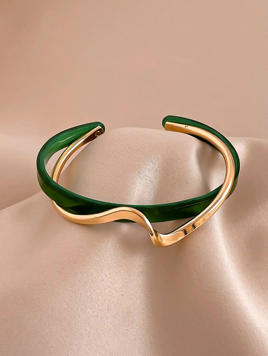 Madeline | Goldener Armreif mit grünem Detail