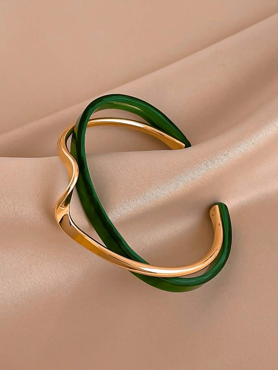 Madeline | Goldener Armreif mit grünem Detail