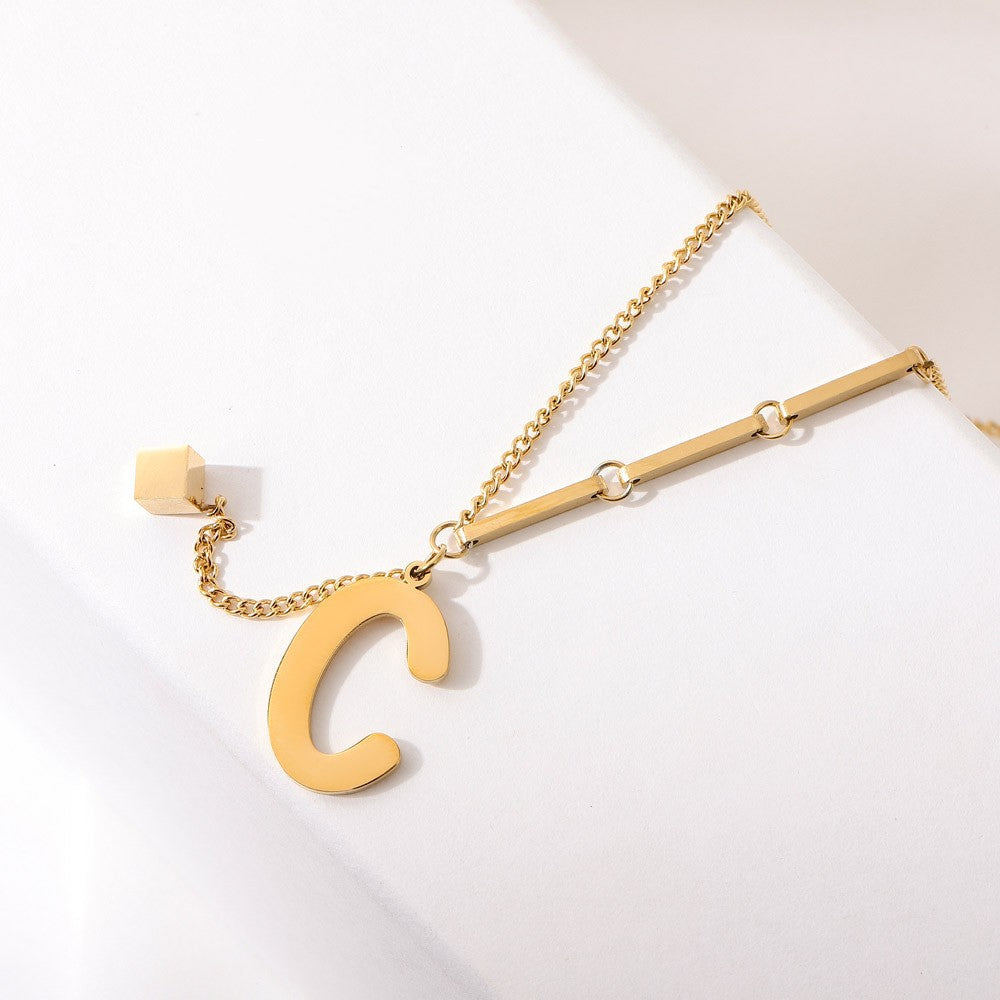 Blakely | Halskette mit personalisiertem Anfangsbuchstaben in elegantem Finish
