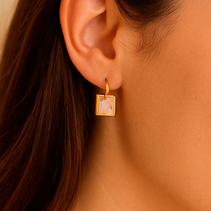 Finley | Goldene Ohrringe mit quadratischem Kristall