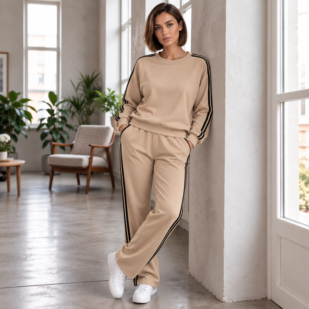 Dominique | Sportanzug mit Sweatshirt und gestreiften Hosen