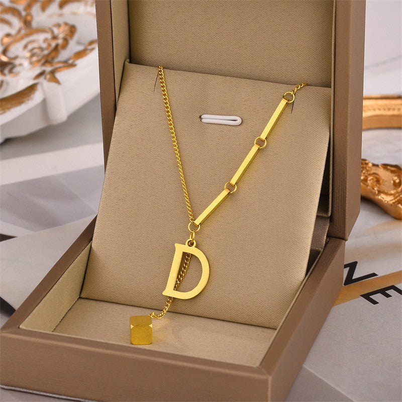 Blakely | Halskette mit personalisiertem Anfangsbuchstaben in elegantem Finish