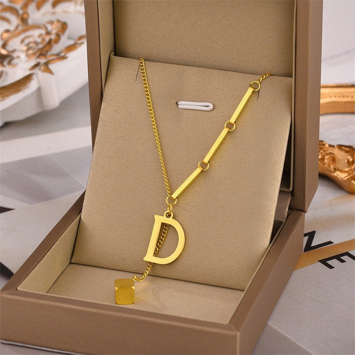 Blakely | Halskette mit personalisiertem Anfangsbuchstaben in elegantem Finish