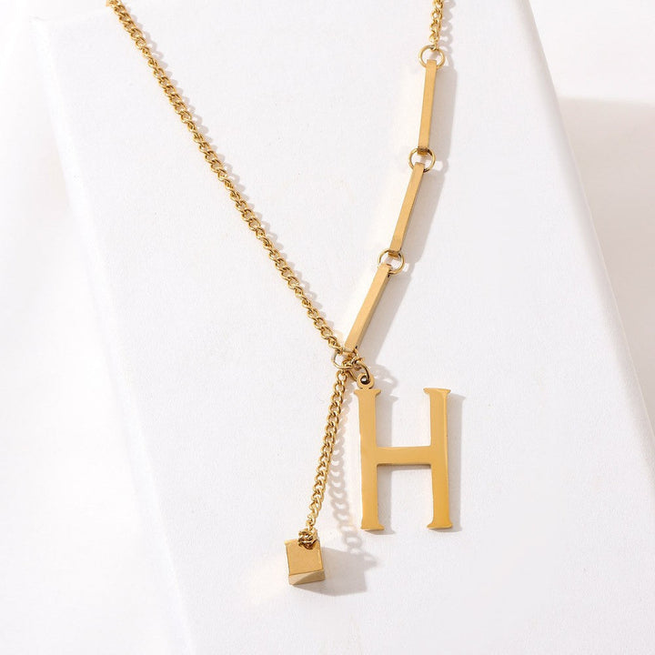 Blakely | Halskette mit personalisiertem Anfangsbuchstaben in elegantem Finish